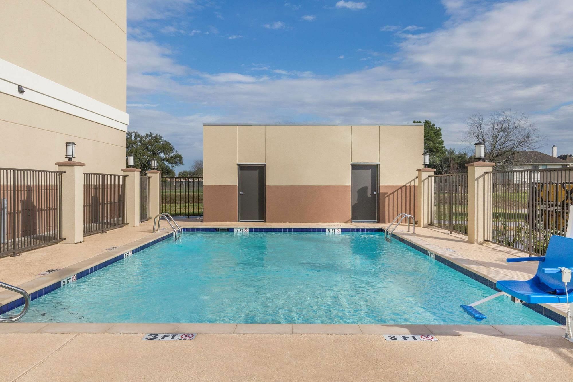 Days Inn & Suites By Wyndham Houston Nw Cypress Luaran gambar